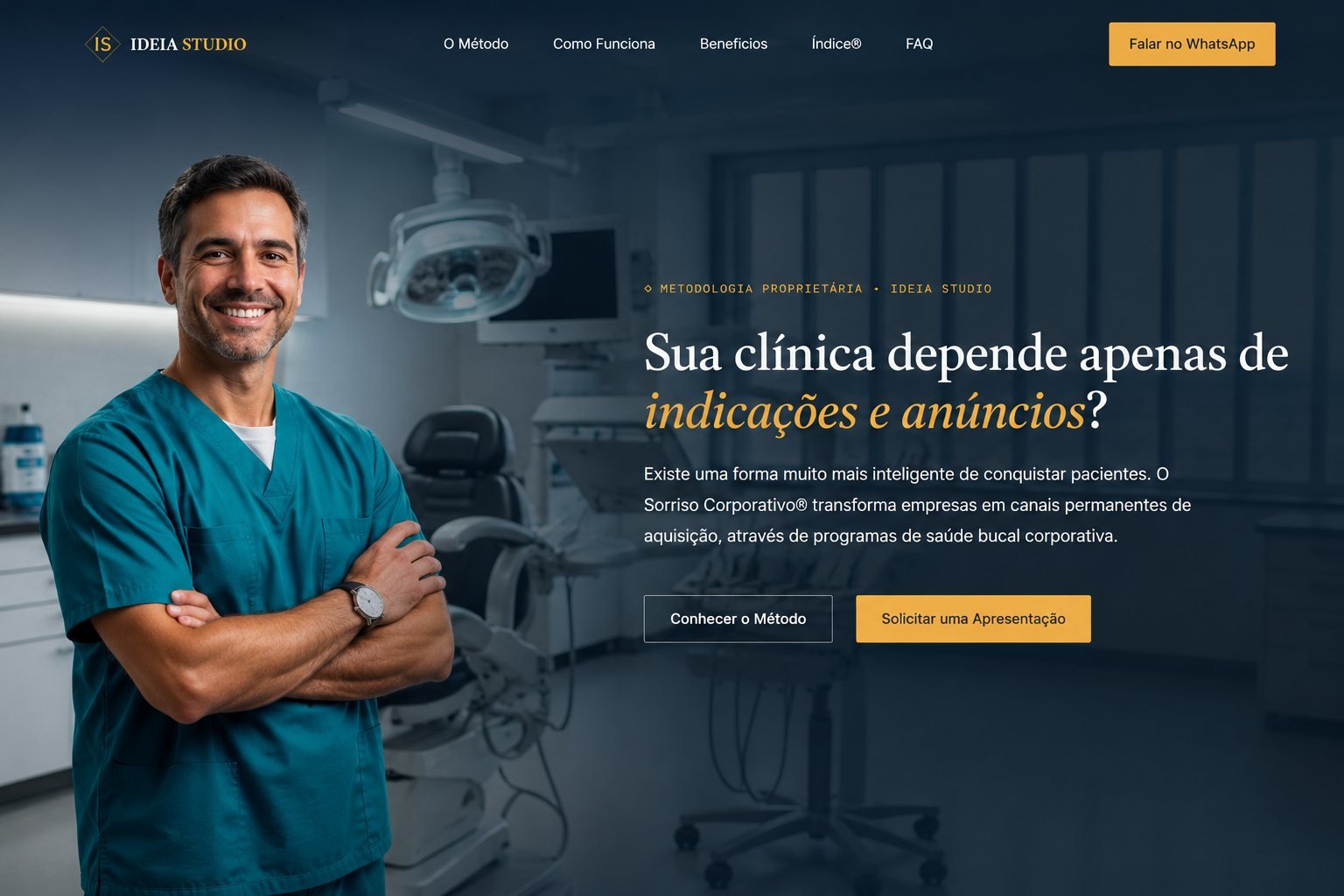 Dentista em consultório odontológico premium, parte do programa Sorriso Corporativo